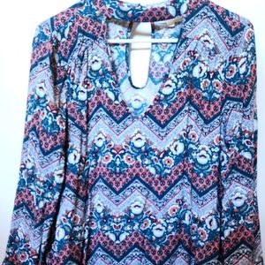 Low cut long sleeve top